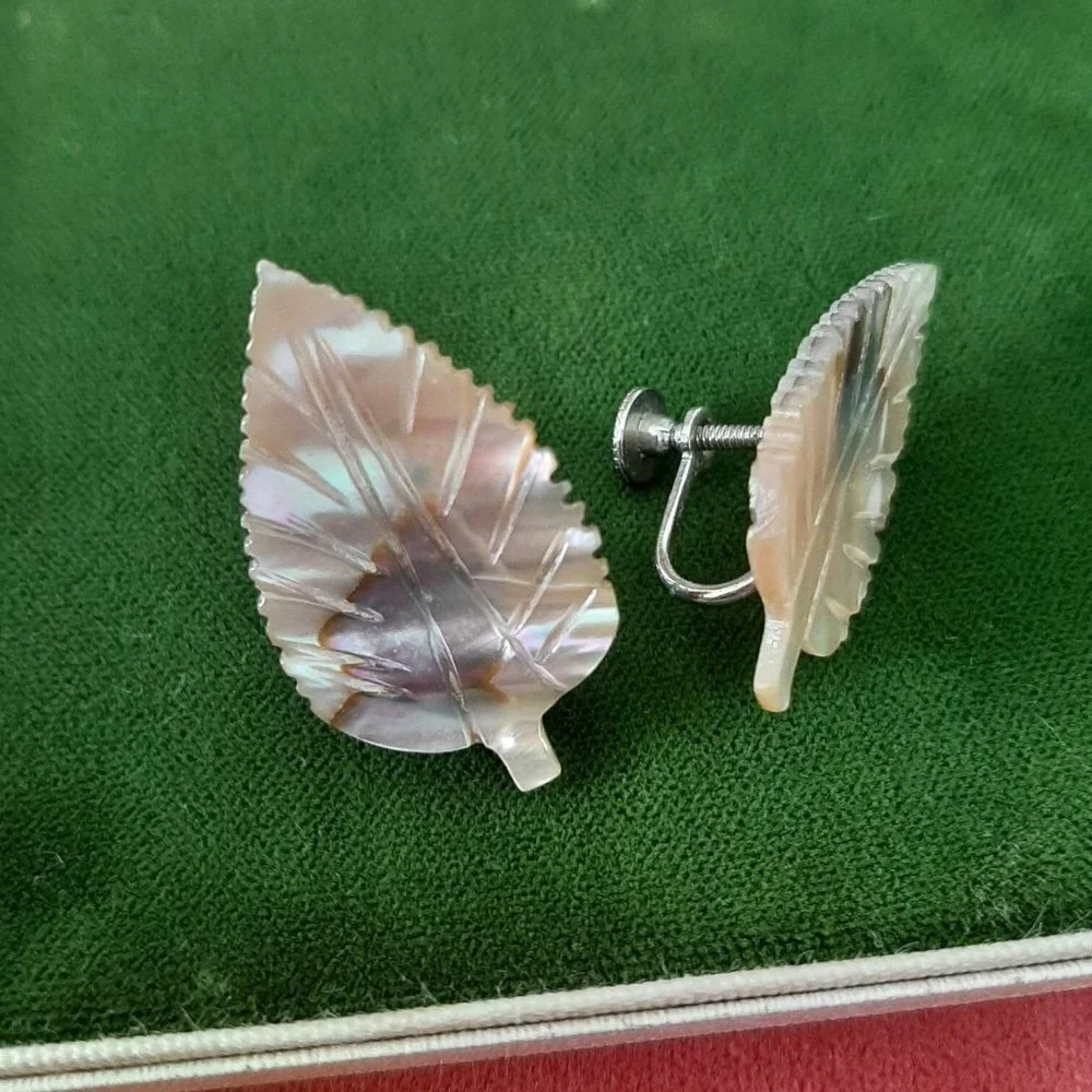 Vtg Abalone Shell Leaf Screw Back Earrings Mid Century Costume Jewelry - Picture 3 of 6